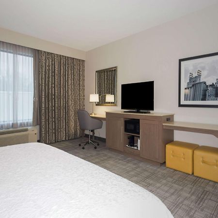 Hampton Inn And Suites Minneapolis University Area, Mn Exterior foto