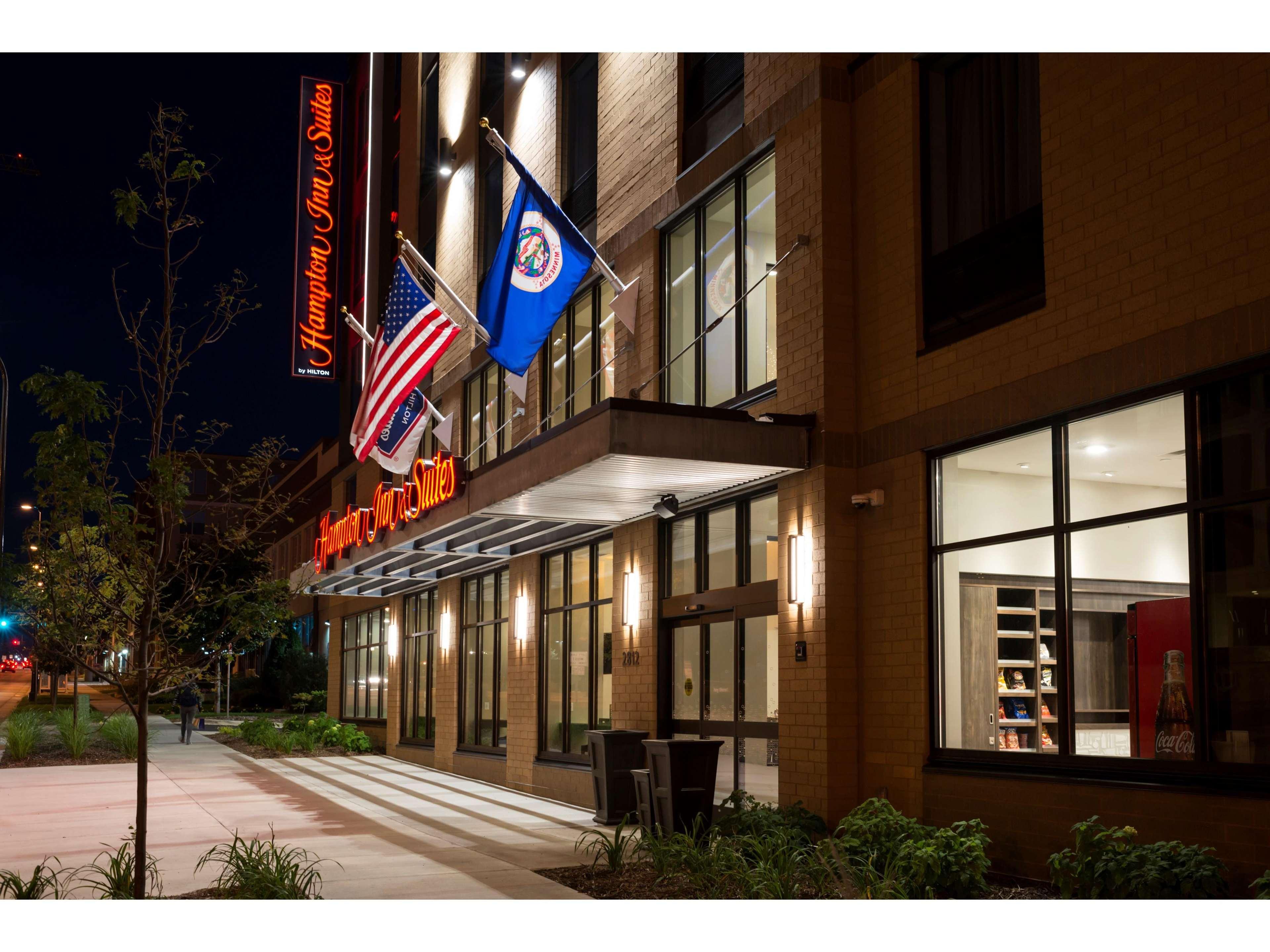 Hampton Inn And Suites Minneapolis University Area, Mn Exterior foto